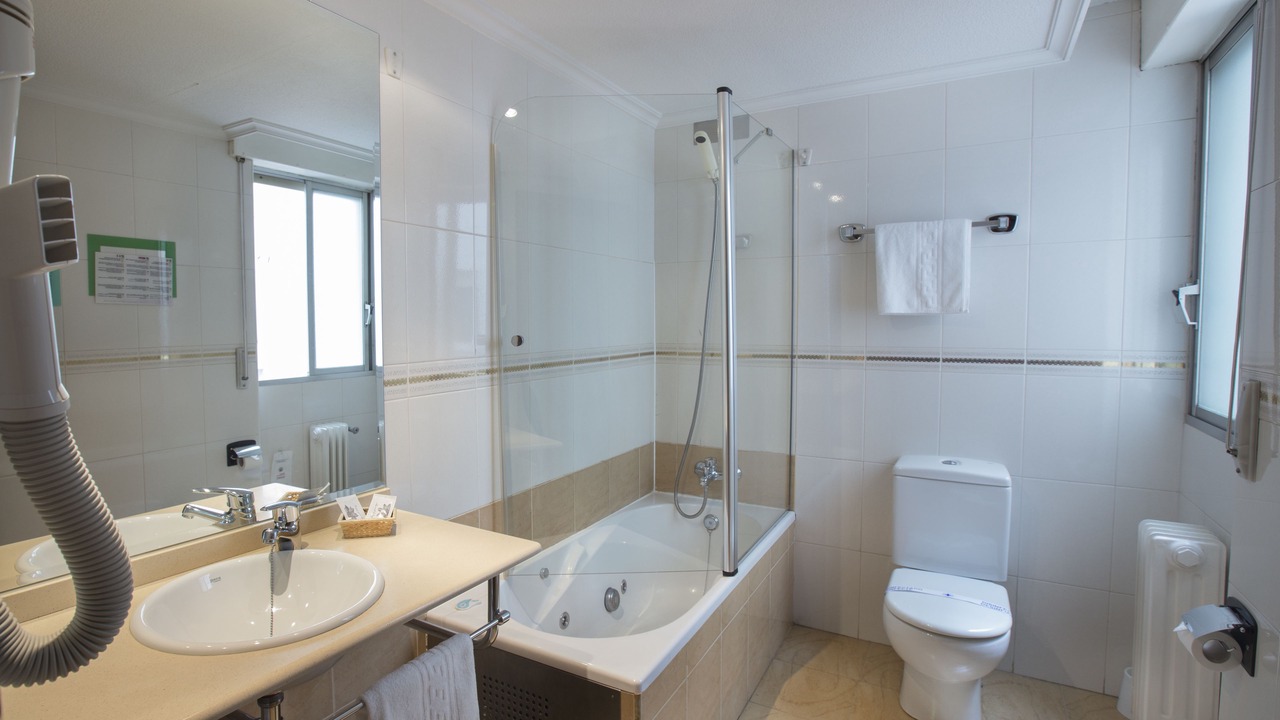 Photo of Bathroom in Alamedilla