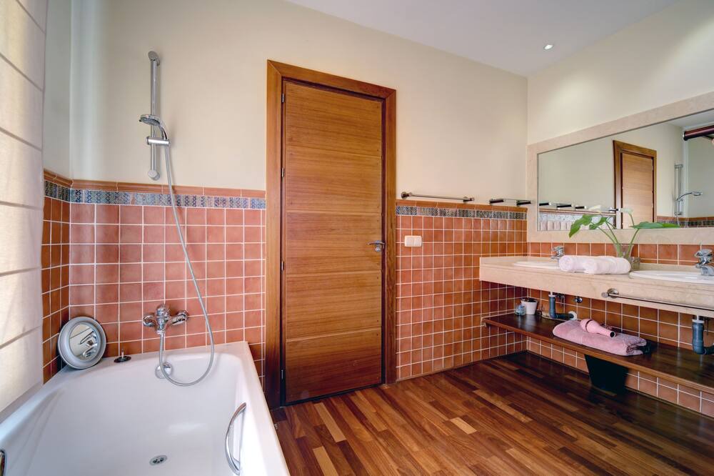 Photo of Bathroom in Atalaya-Isdabe