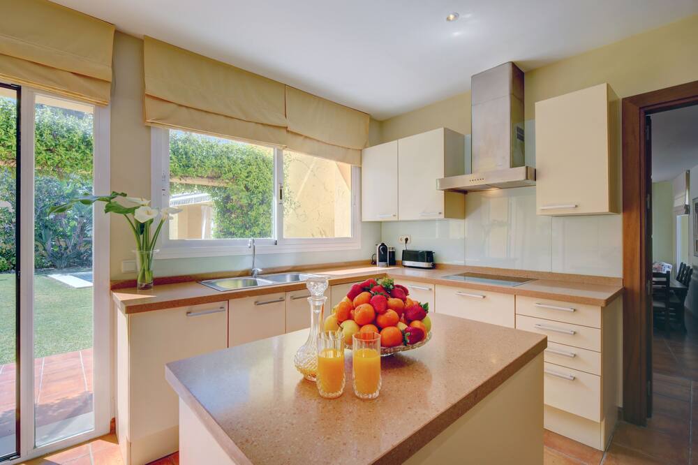 Photo of Kitchen in Atalaya-Isdabe