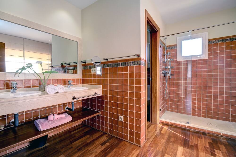 Photo of Bathroom in Atalaya-Isdabe