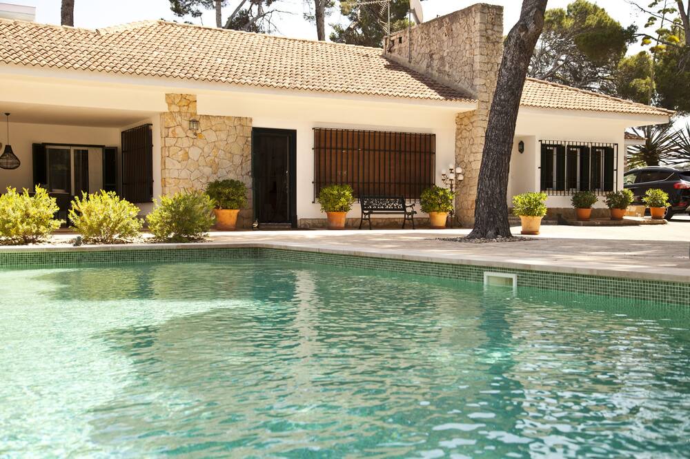 Photo of Outdoor in Les Meravelles