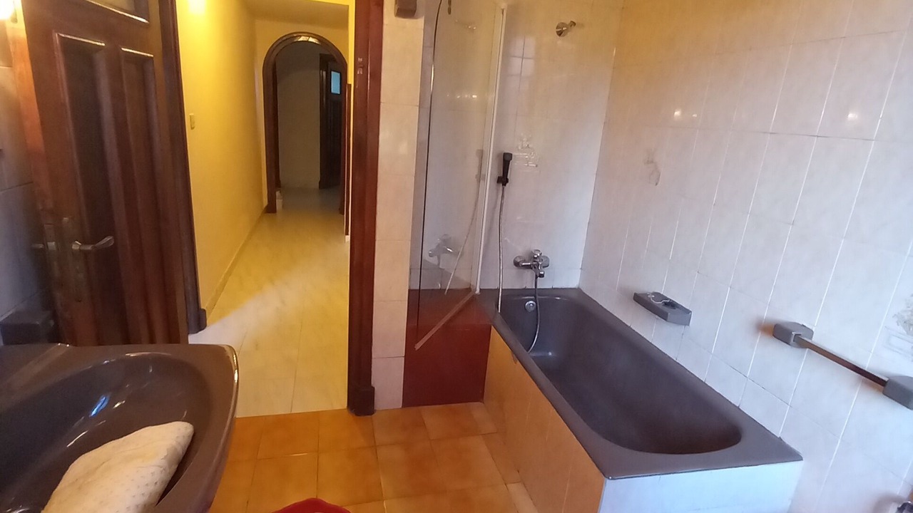 Photo of Bathroom in Poo