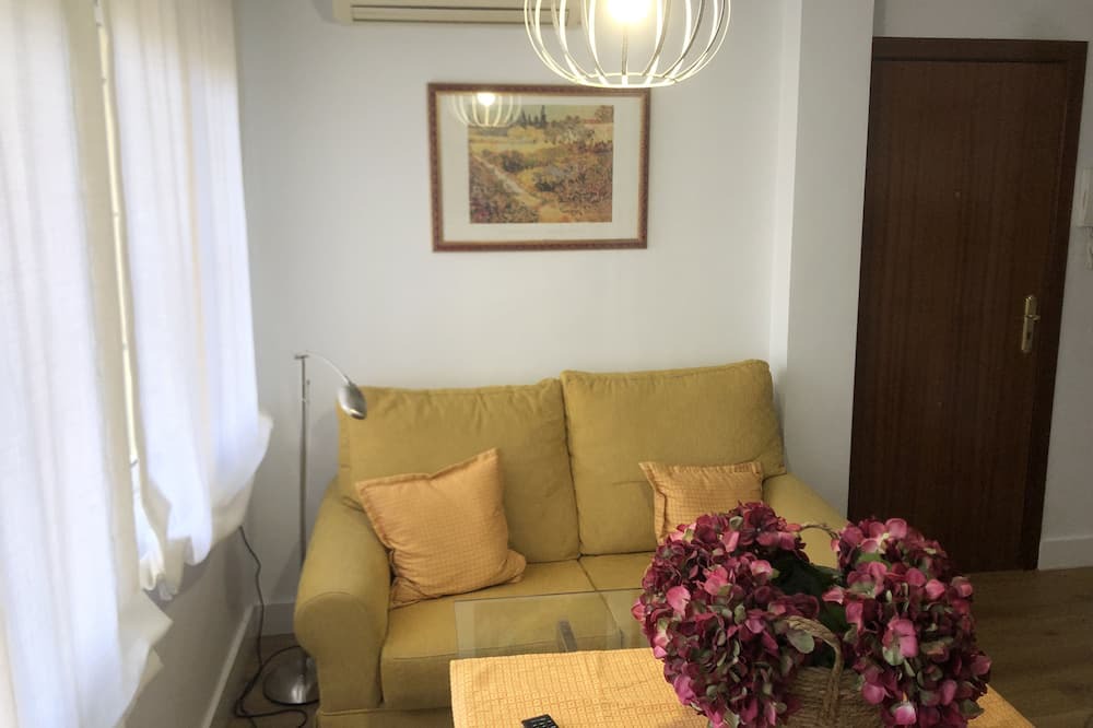 Photo of Livingroom in Alameda