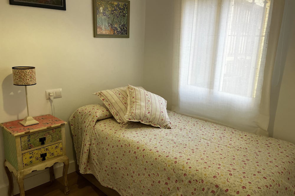 Photo of Bedroom in Alameda