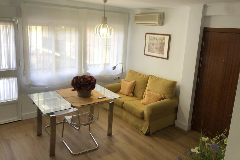Photo of Livingroom in Alameda