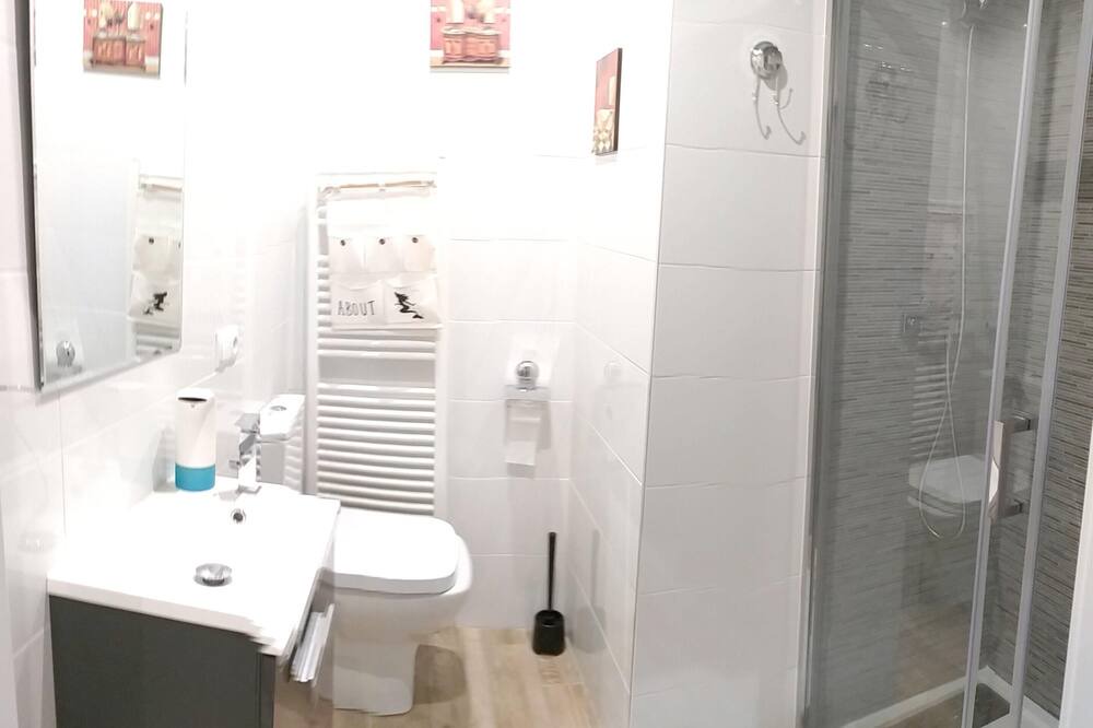 Photo of Bathroom in Perena