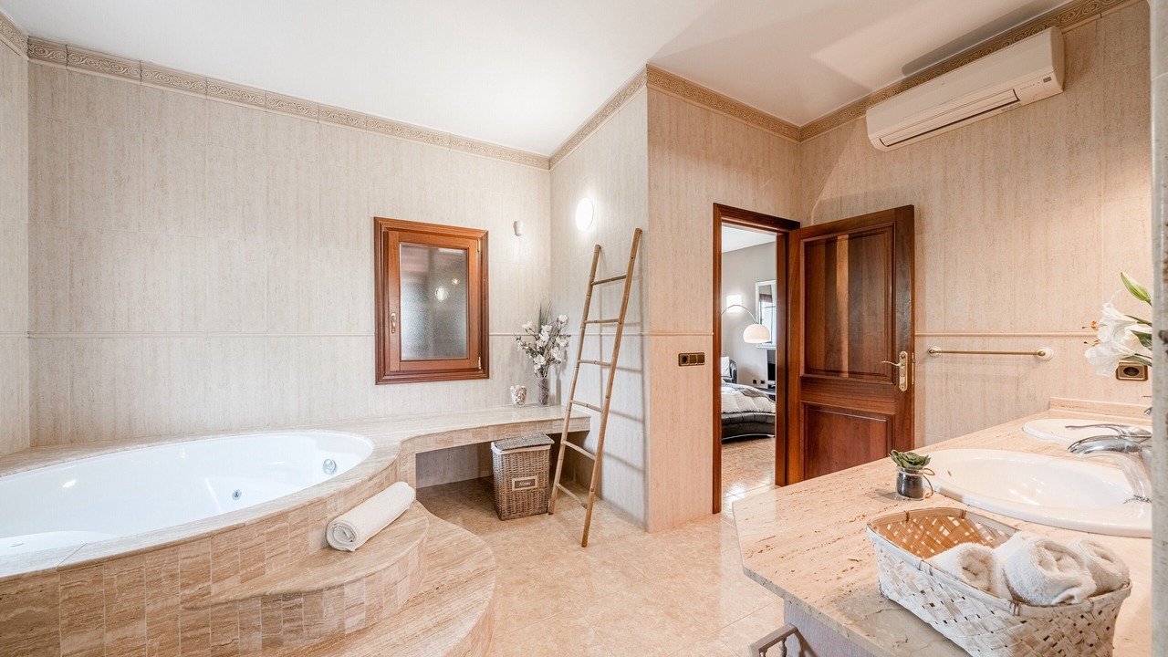 Photo of Bathroom in Crestatx