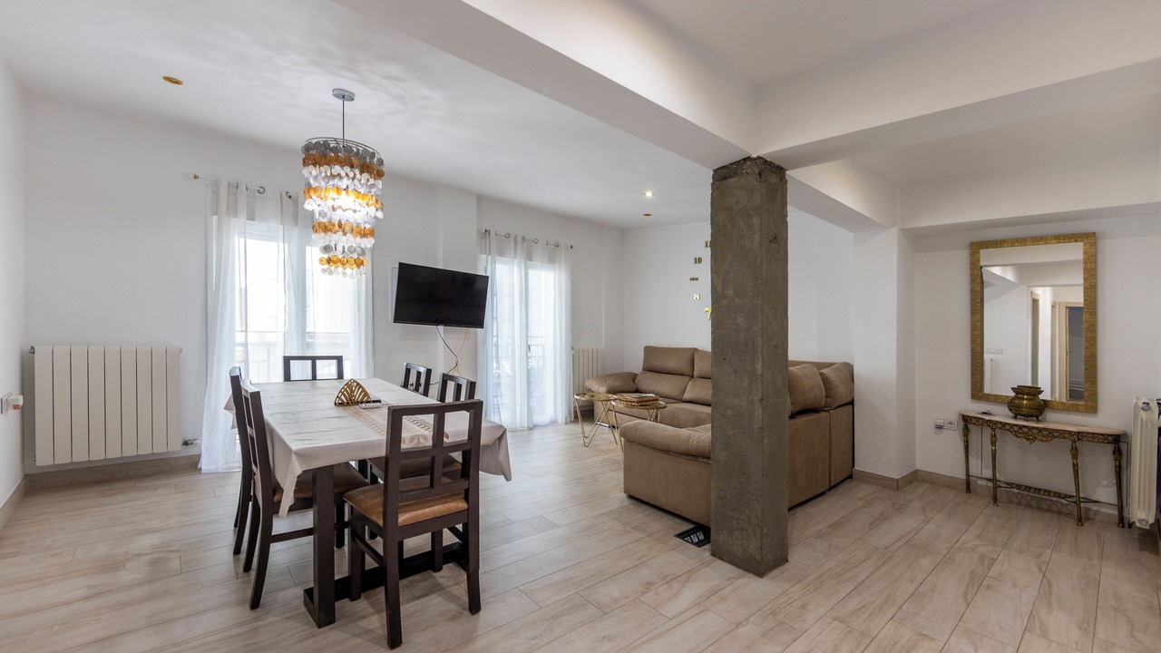 Photo of Livingroom in Central District