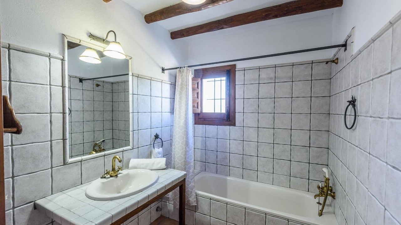 Photo of Bathroom in Los Romanes