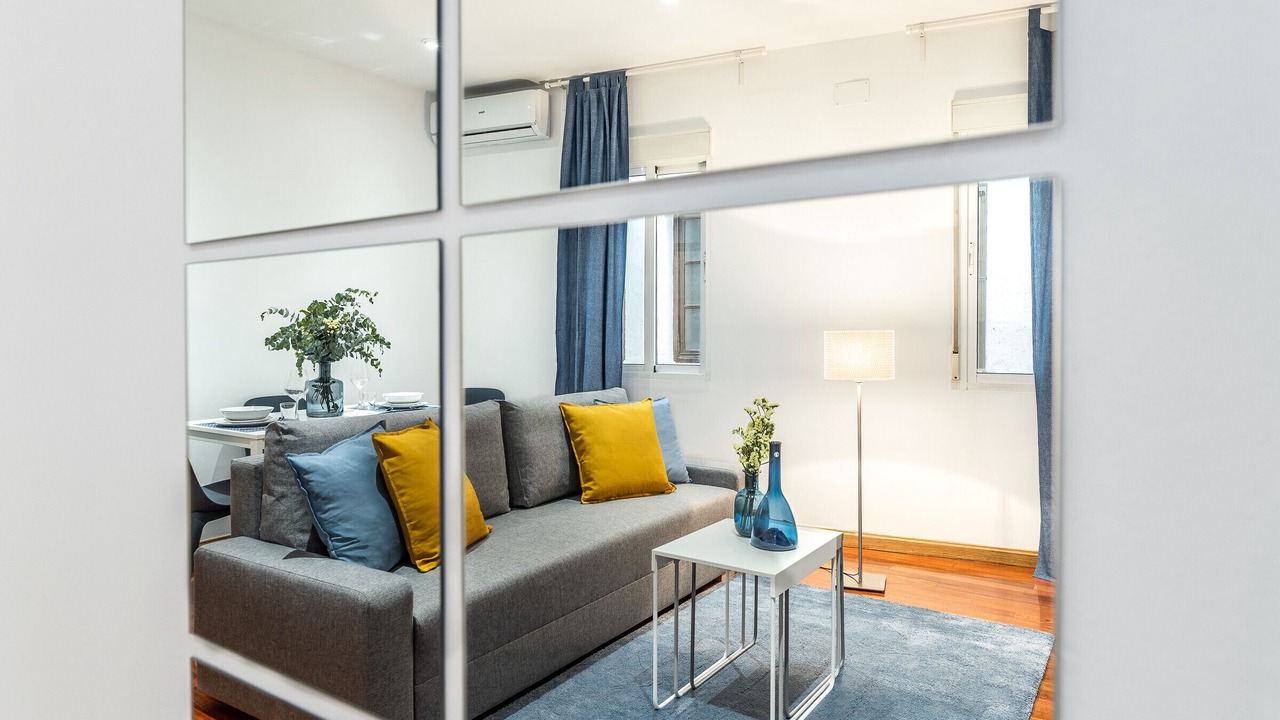 Photo of Livingroom in Golden Triangle of Art