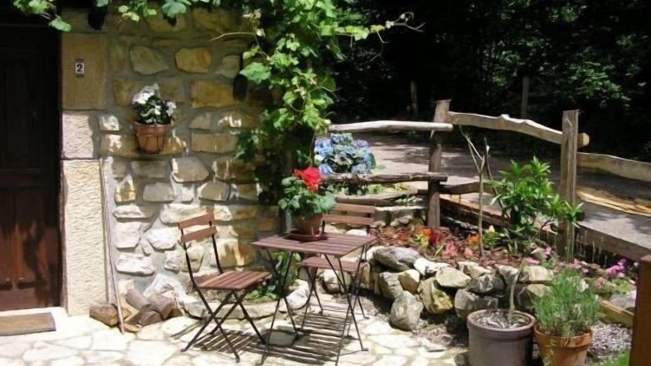 Photo of Outdoor in Llonin