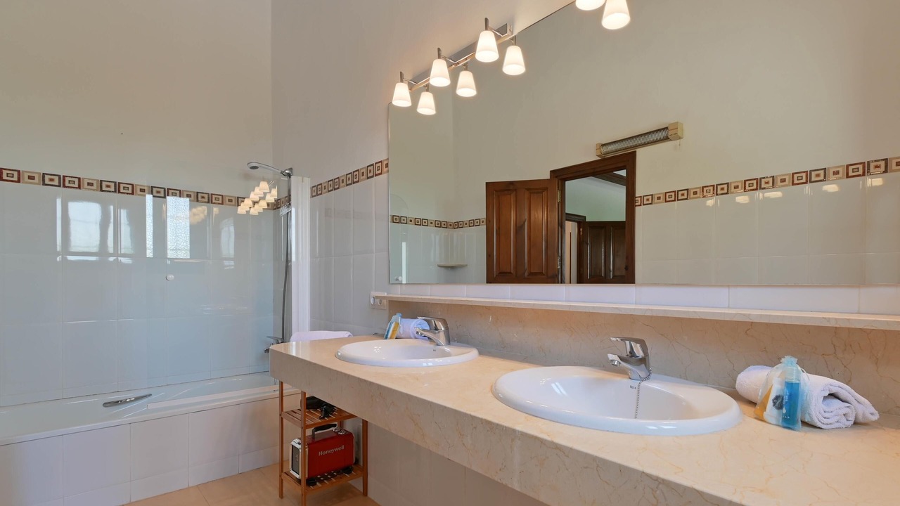 Photo of Bathroom in Tarraula