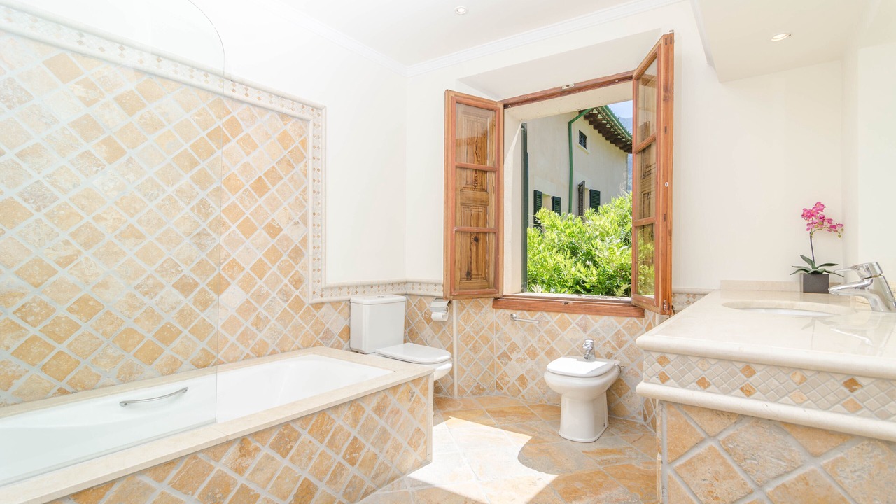 Photo of Bathroom in Soller