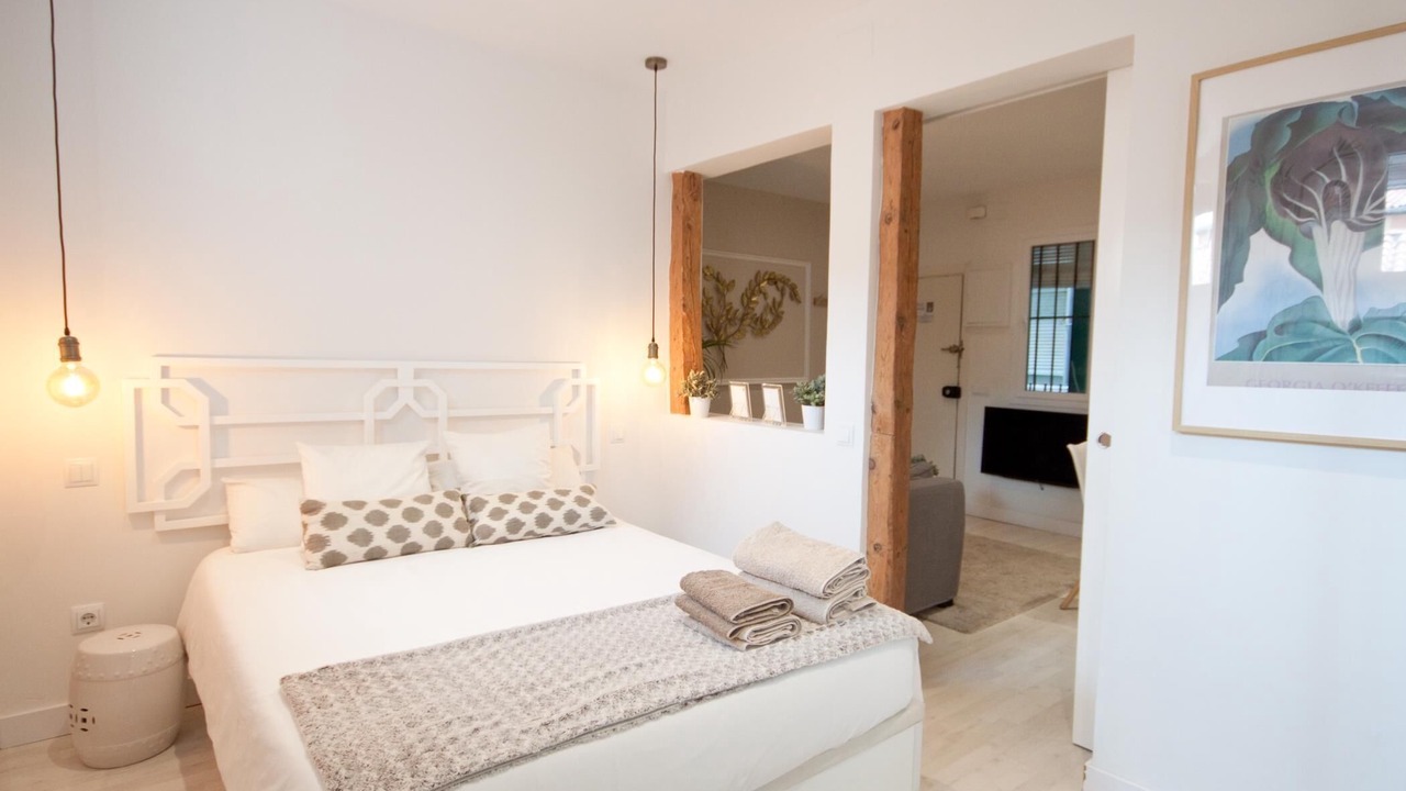 Photo of Bedroom in Golden Triangle of Art