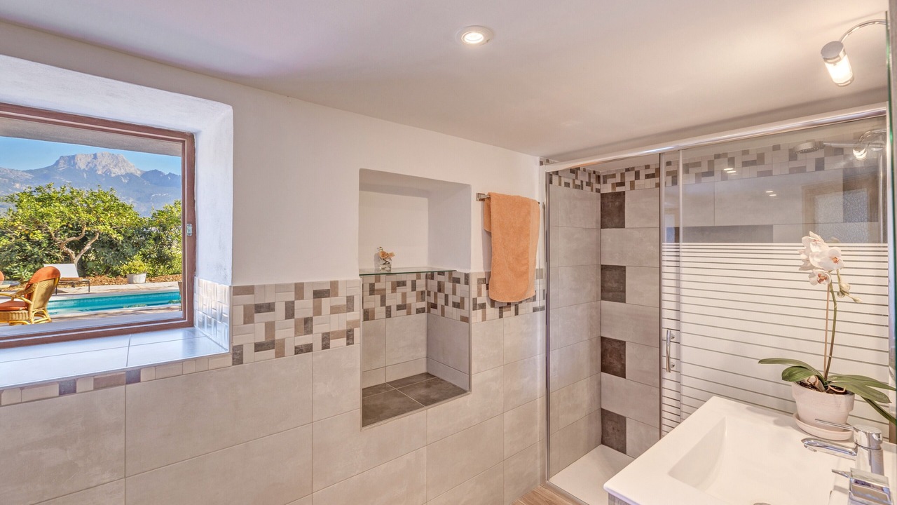 Photo of Bathroom in Soller