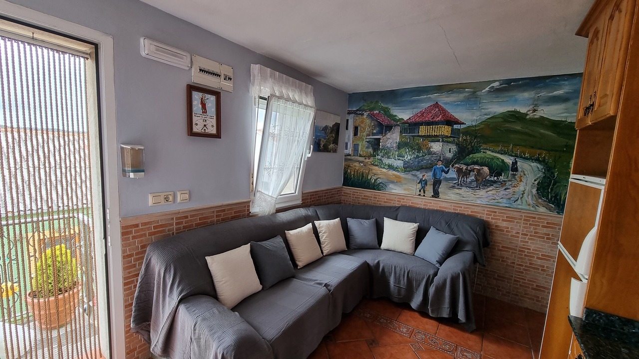 Photo of Livingroom in Gozon