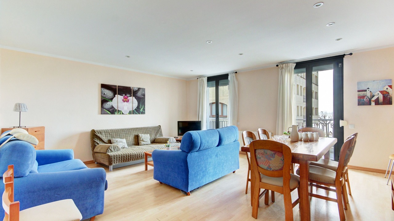 Photo of Livingroom in Roses Town Center