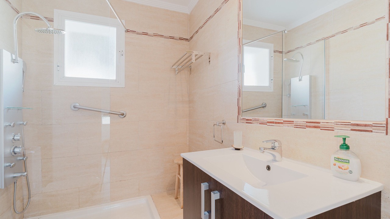 Photo of Bathroom in Urbanizacion Hacienda las Chapas