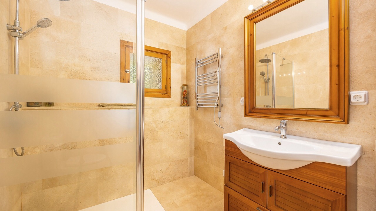 Photo of Bathroom in Alaro