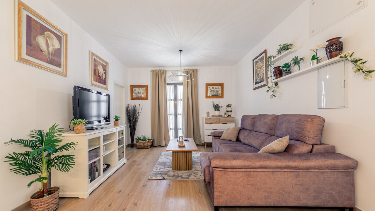 Photo of Livingroom in Alameda
