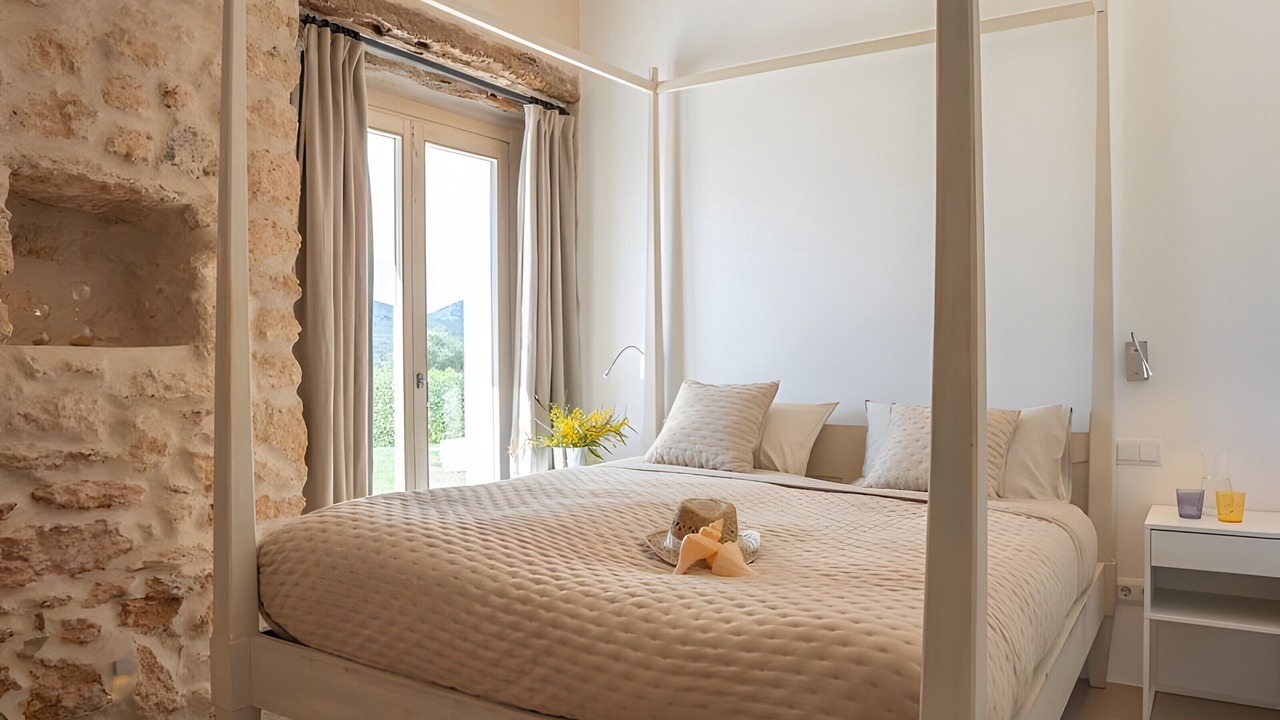 Photo of Bedroom in Establiments