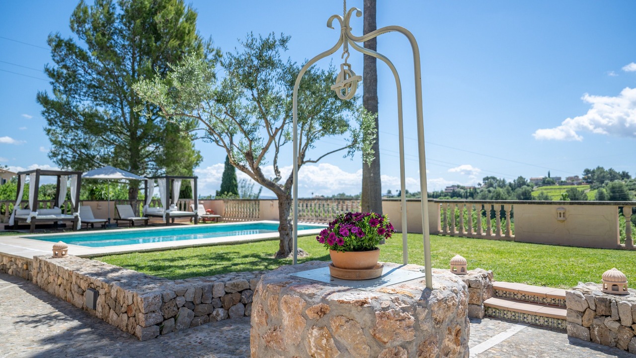 Photo of Outdoor in Establiments