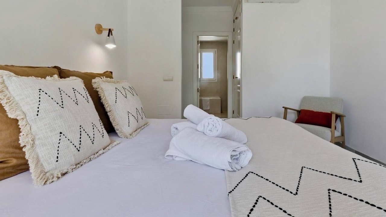 Photo of Bedroom in New Golden Mile