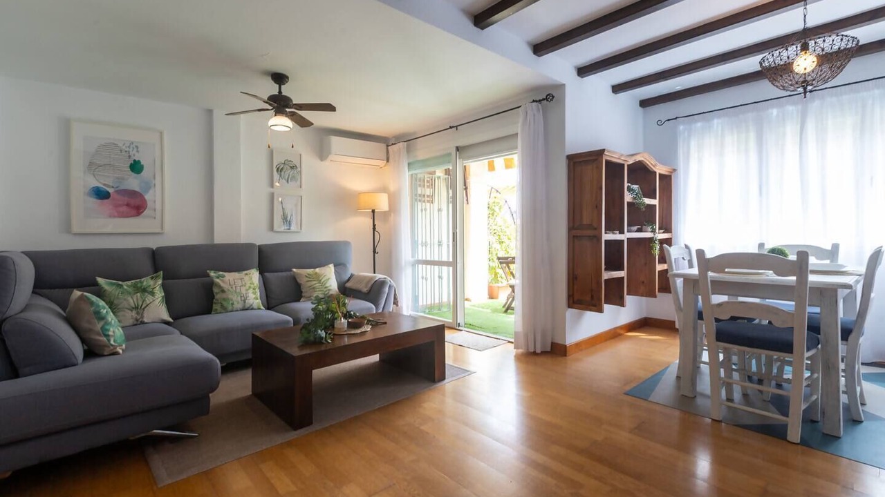 Photo of Livingroom in New Golden Mile