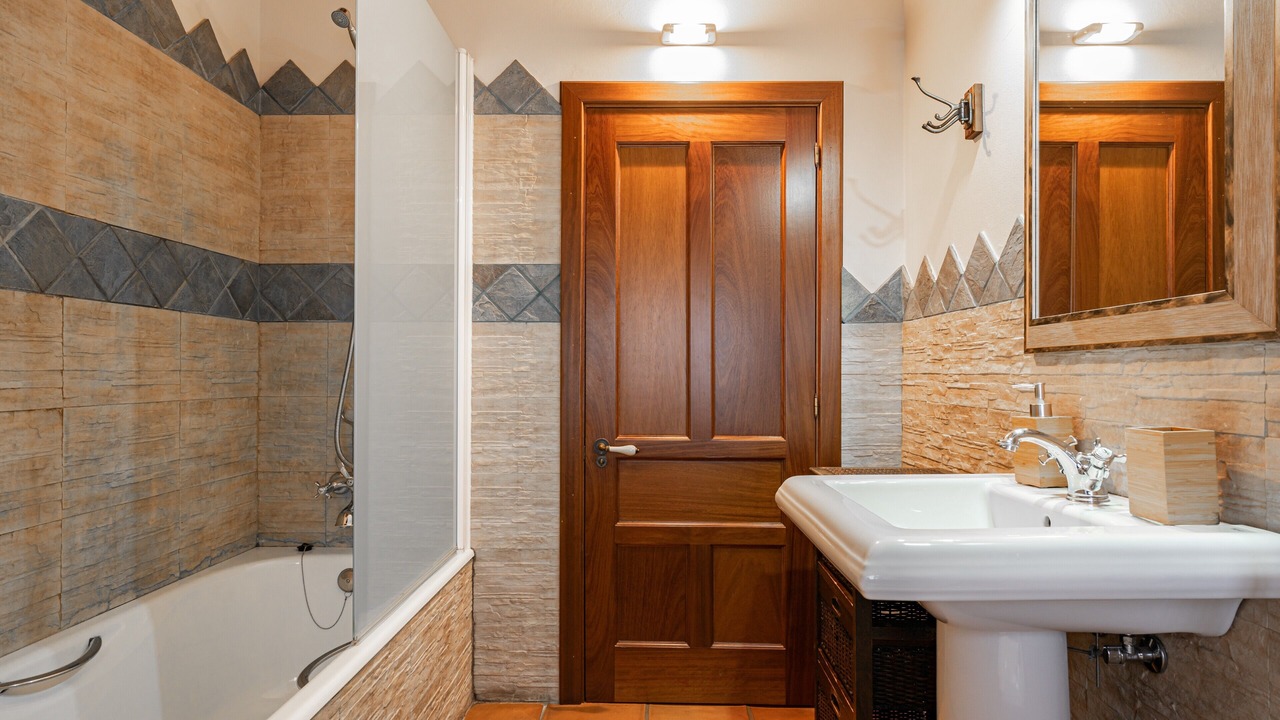 Photo of Bathroom in Aronces