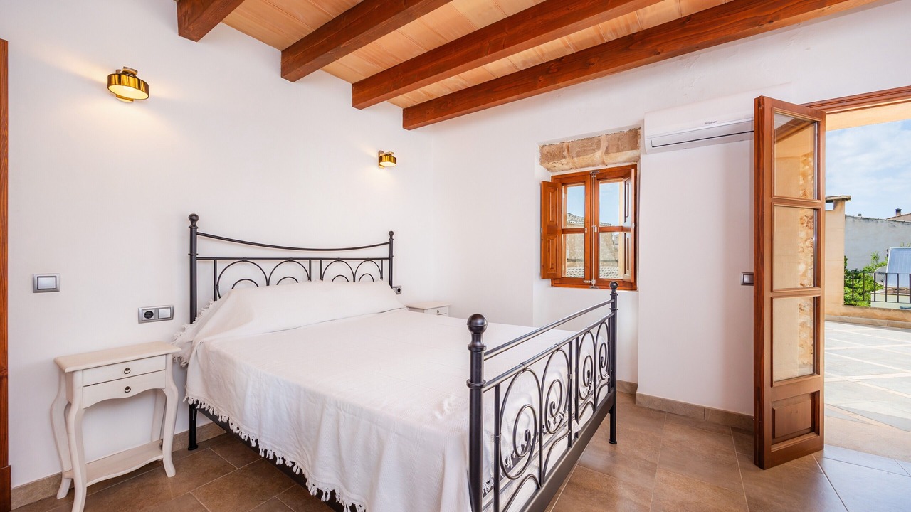 Photo of Bedroom in Pina