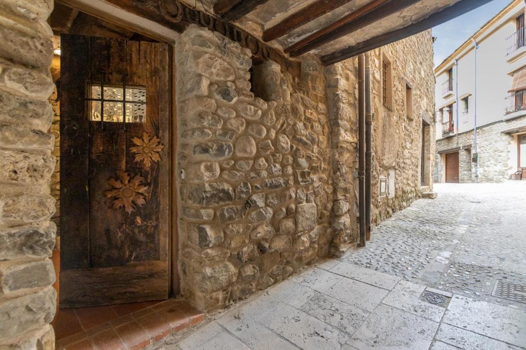 Photo of Others in Besalu