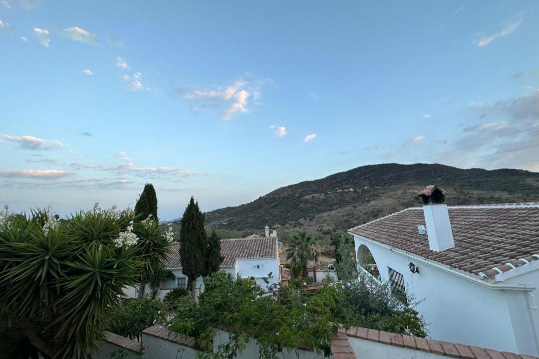 Photo of Others in Mondron