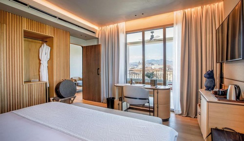 Junior Suite (Single Use TERRACE LARIOS)