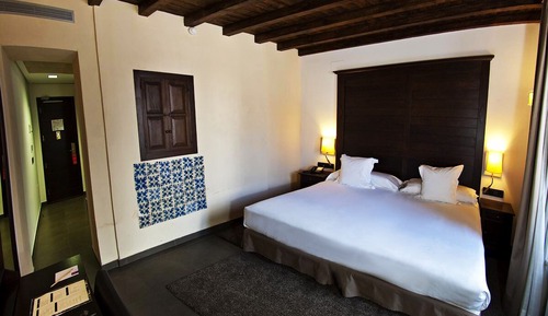 Room (Claustro)