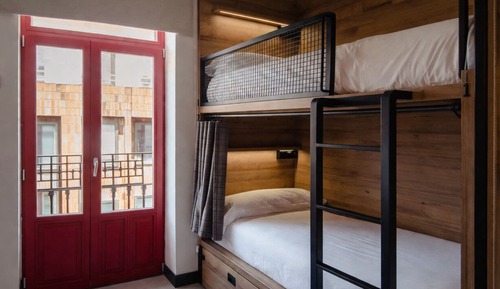 6 Bed Female Dorm