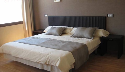 Double Room Single Use, 1 Double or 2 Twin Beds