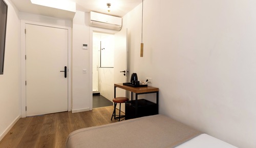 Double Room (Tiny)