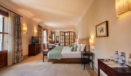Junior Suite (Tramuntana, 2 Adults + 1 Child)