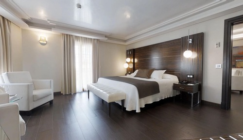 Suite city view