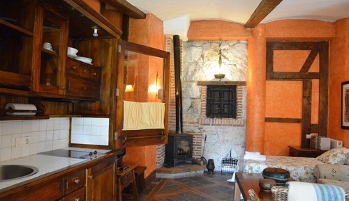 Basic Studio (2 Adults)