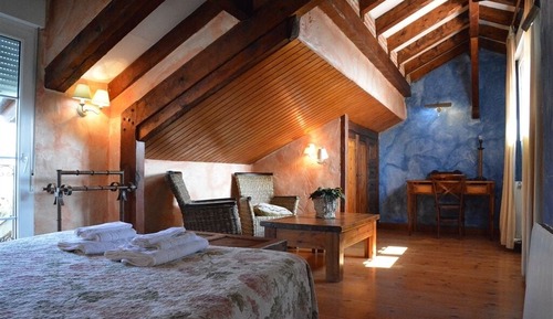Cottage (8 Adults)