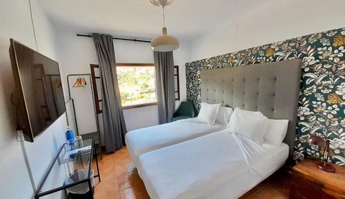Standard Double Room, Shared Bathroom
