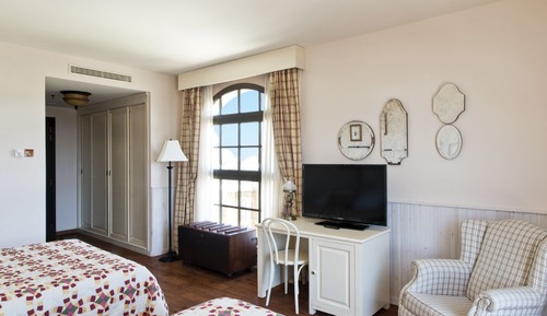 Standard Room, 2 adults (Port Aventura tickets & 1 Ferrari Land ticket)