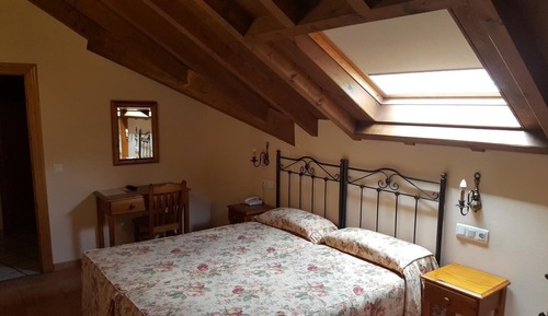 Basic Double Room, 2 Twin Beds