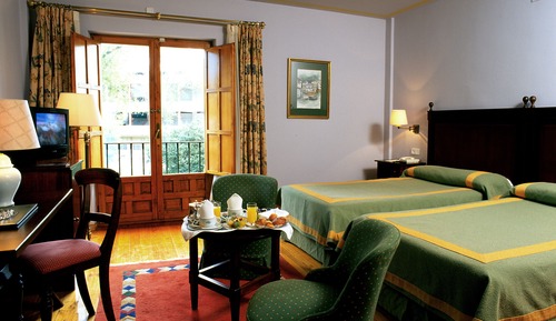 Standard Double Room (2 Adults + 1 Child)