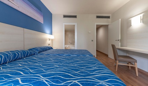 Family Room (2 Adults + 2 Children)