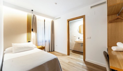 Deluxe Room, 1 Large Twin Bed