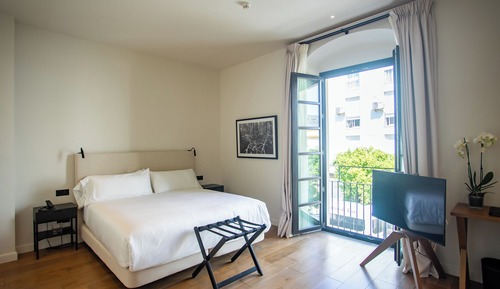 Junior Double Room, 1 King Bed, City View