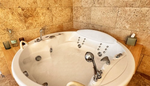 Junior suite with triple bathtub 3 adults