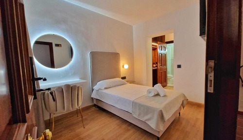 Deluxe Single Room